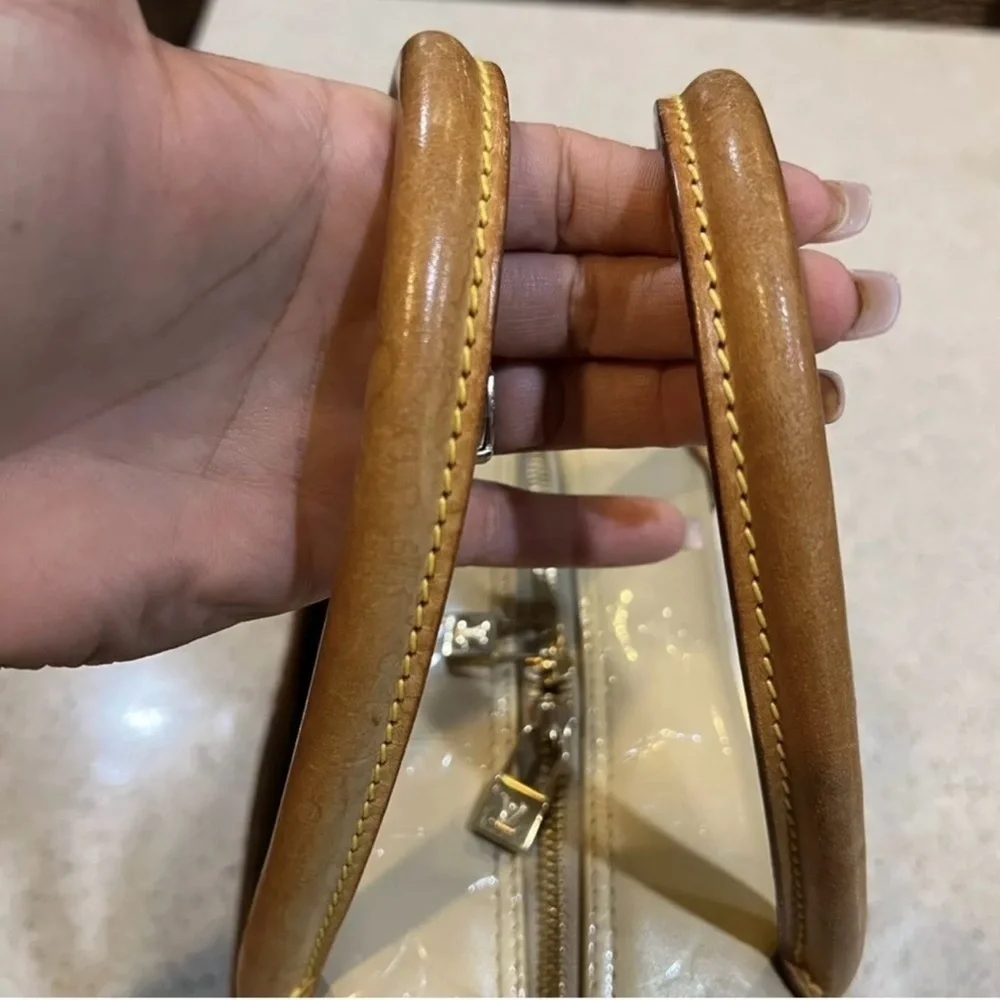 Louis Vuitton Tompkins Vernis BA0013 Elegant Cream and Tan Women's Handbag